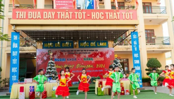 Hai cháu bé đang theo học tại trường Tiểu học Phong Hải