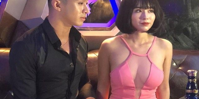 Linh Miu: Hotgirl thị phi từ những bức hình khoe thân quá đà Linh Miu: Hotgirl thị phi từ những bức hình khoe thân quá đà